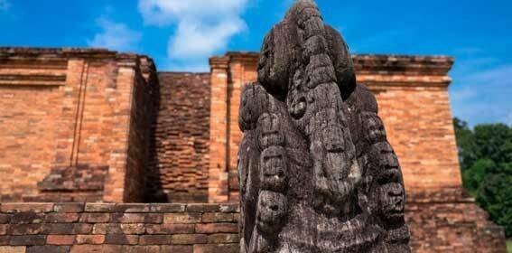 Logam Peninggalan Sejarah Ditemukan Di Kompleks Percandian Muaro Jambi
