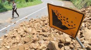 Longsor, Empat Desa Terancam Terancam Terisolir