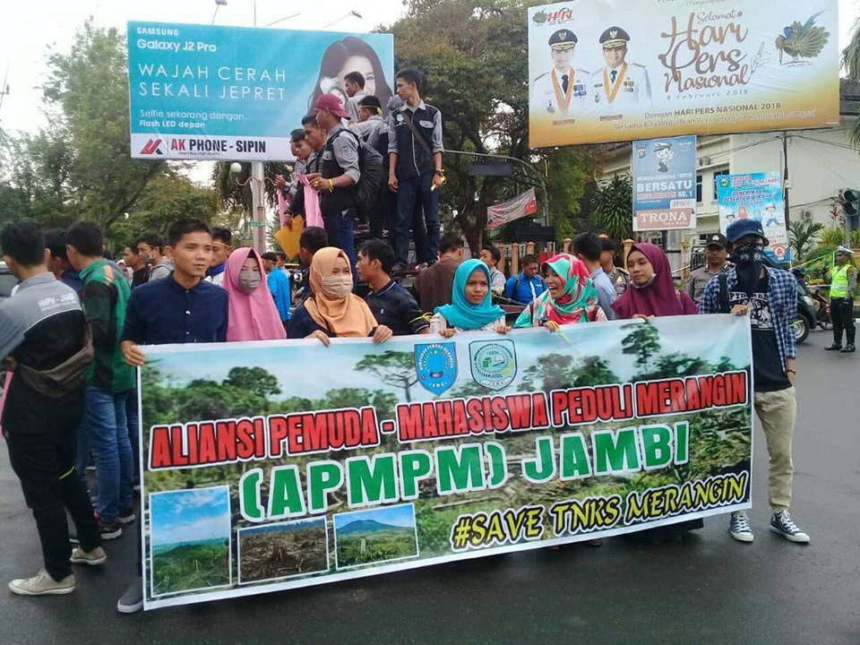 Mahasiswa Gruduk Dishut Jambi