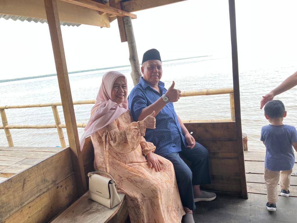 Mantan Bupati Nikmati Wisata Baru di Kuala Tungkal, Cocok Buat Liburan Tahun Baru bersama Keluarga