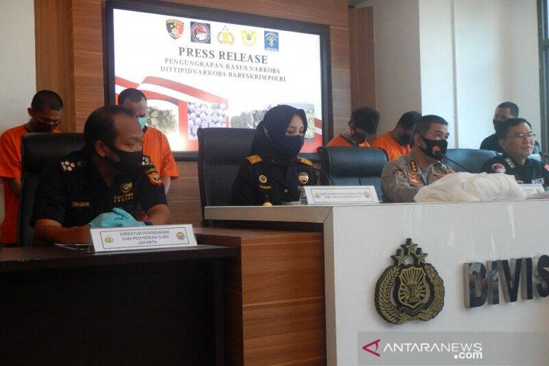 Mantan Polisi Terlibat Bawa Esktasi Seolah Paket Gaun Pengantin