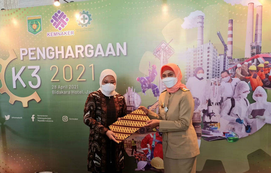 Jambi Dianugerahi Penghargaan K3 dari Menteri Ida Fauziah