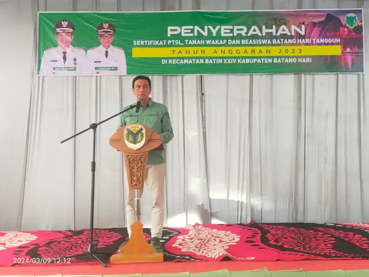 Mantap Pak Fadhil! Ratusan Warga Kecamatan Batin XXIV Terima Sertifikat PTSL