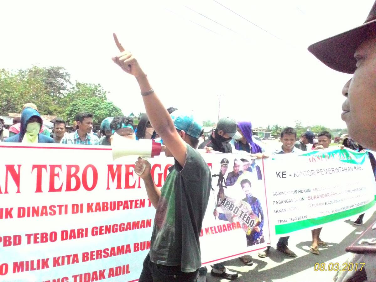 Massa Minta Penuhi Lima Tuntutan Terkait Pilkada 2017