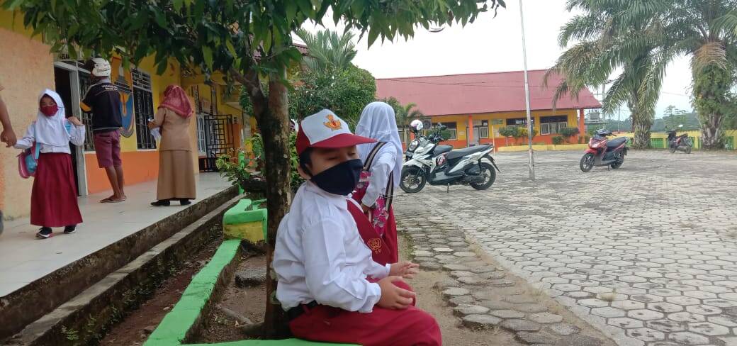 Masuk Sekolah, Siswa SD Merangin Gembira