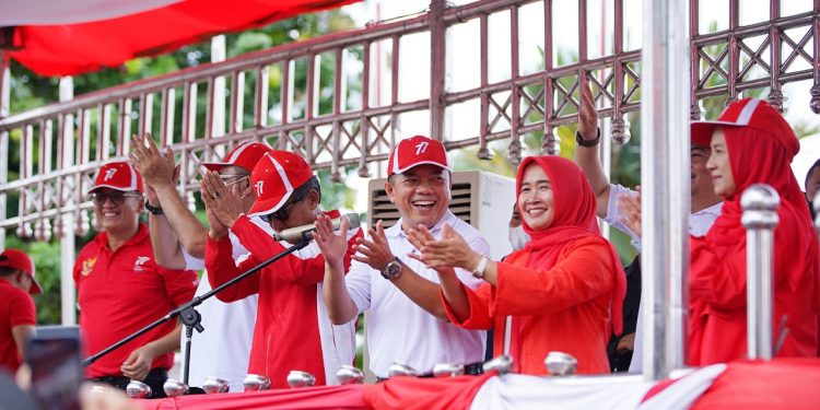 Masyarakat Jambi Antusias Saksikan Pawai Pembangunan
