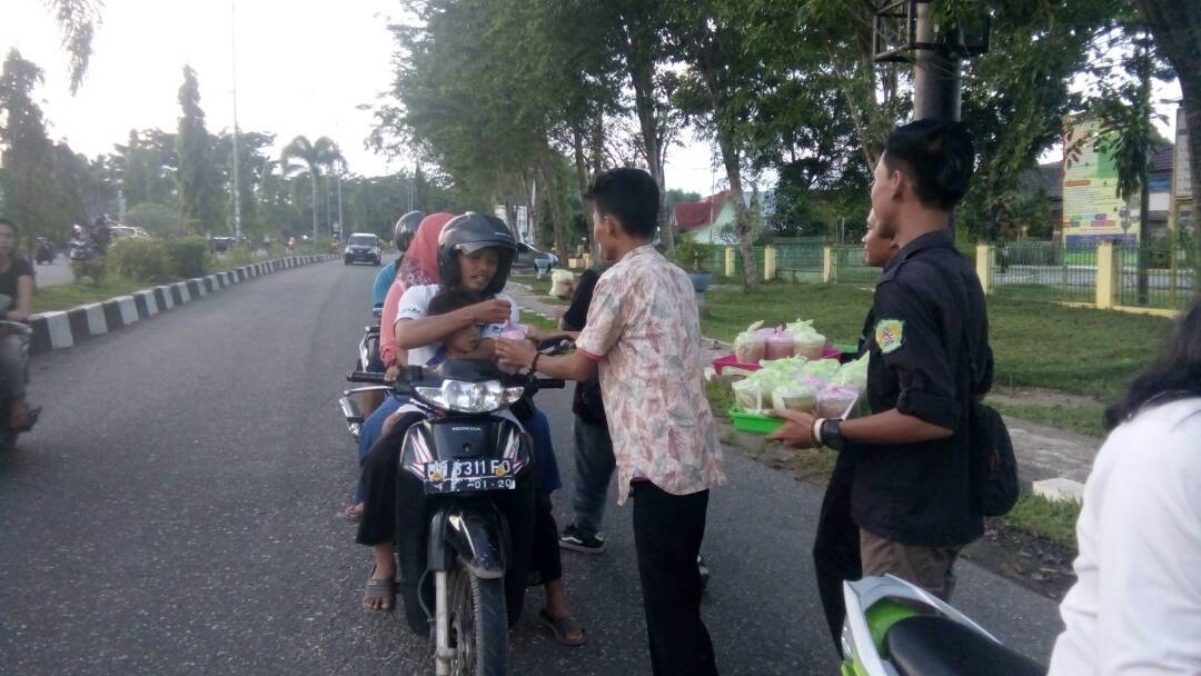 Mata Angin Bagi Takjil Gratis