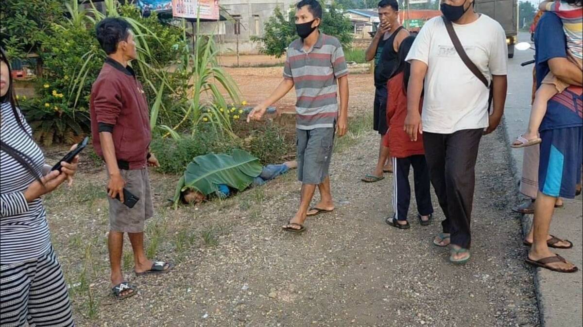 Mayat Darma Tergeletak Dipinggir Jalan Terusan