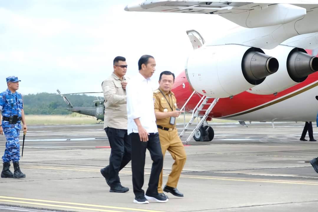 Mendarat di Bungo, Jokowi Langsung Naik Heli ke Kampung Halaman Al Haris