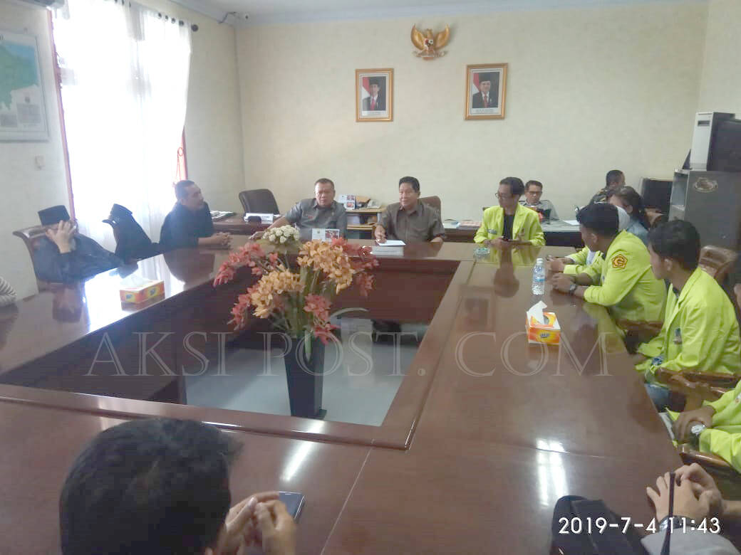 Mengadu Kedewan, Mahasiwa Unaja Tuntut Wakil Rektor II dan Keuangan Dikeluarkan