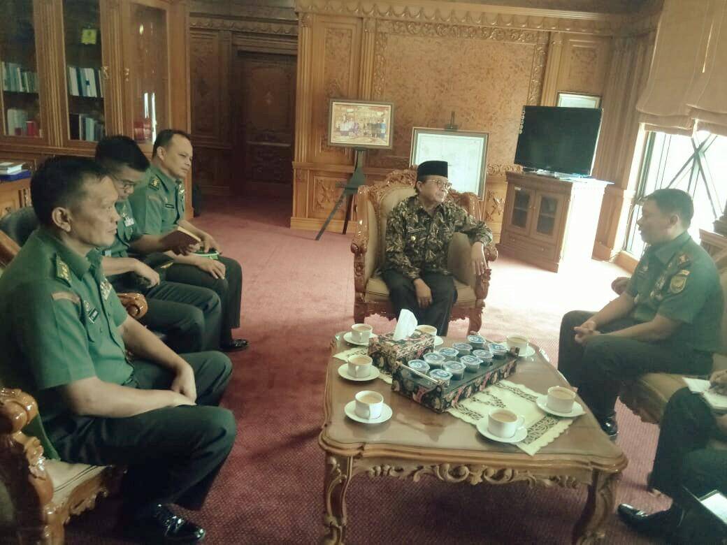 Minggu Pertama Menjabat, Danrem 042/Gapu Kunjungi Plt Gubernur