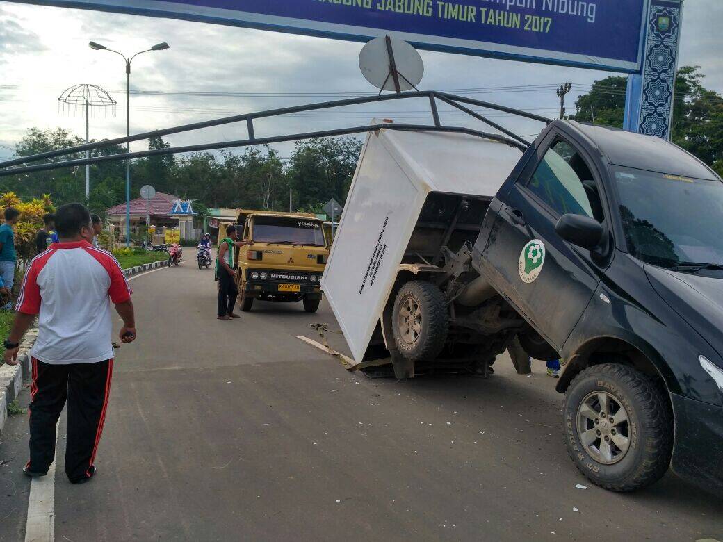 Mobil Farmasi Labrak Portal