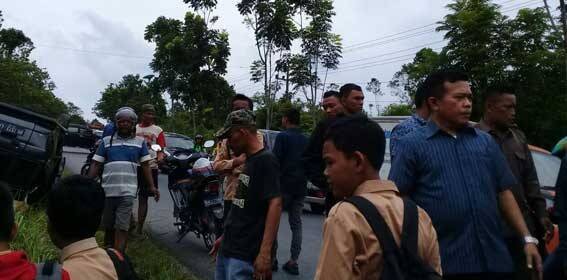 Mobil yang Ditumpangi Terbalik, Sejumlah Siswa SMP Dilarikan ke Rumah Sakit