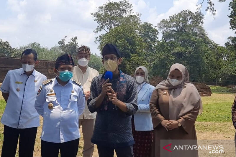 Nadiem Akan Laporkan Potensi Candi Muaro Jambi ke Jokowi