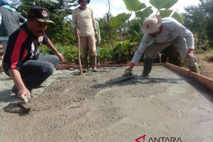 Padat Karya Bhun Serap Tenaga Kerja Lokal