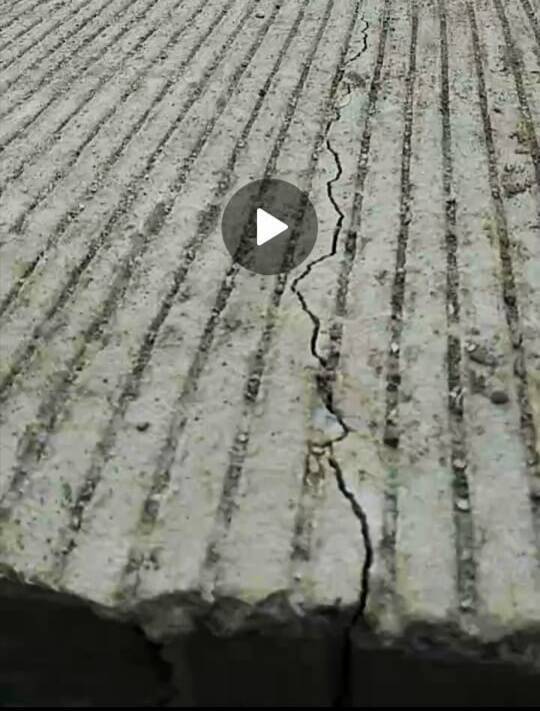 Pak Menteri PUPR, Tolong Cek Langsung Proyek Jalan Nasional di Tanjab Barat! Belum Digunakan Sudah Retak-retak, Itu Sengaja Gak Pakek Besi Ya..
