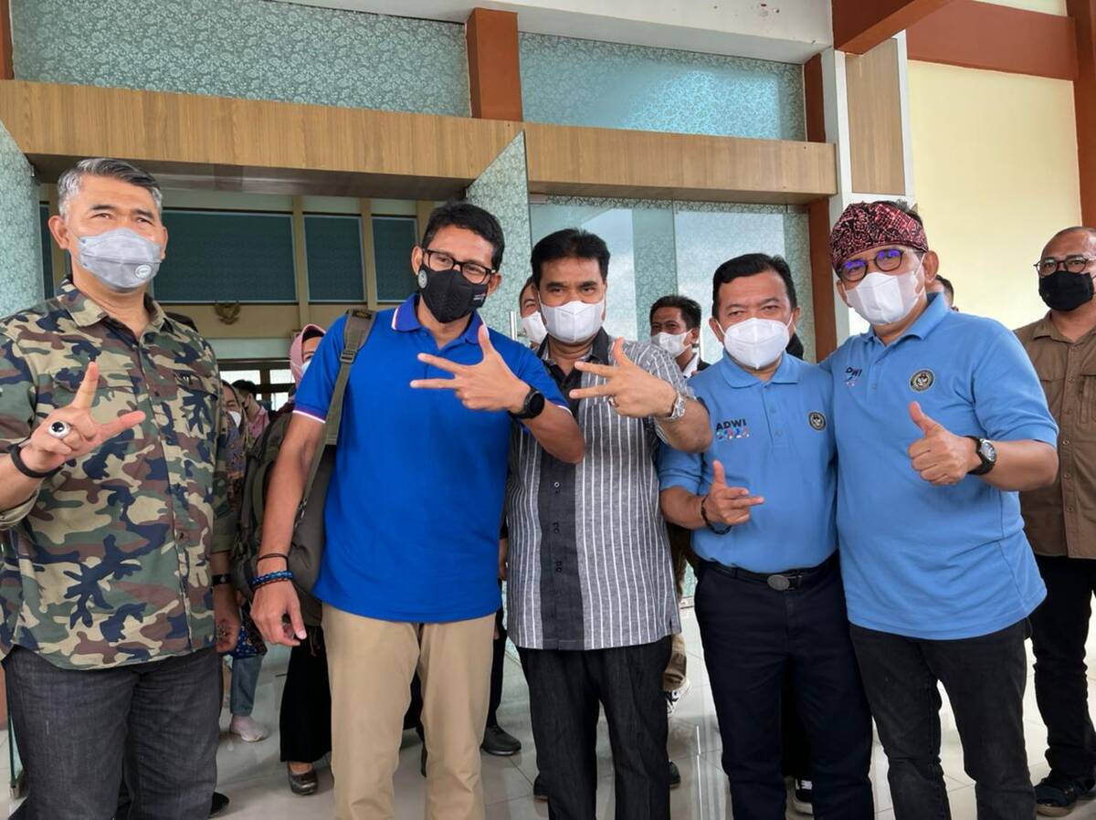 Panglima Gerindra Jambi Antar Sandiaga Uno ke Bandara