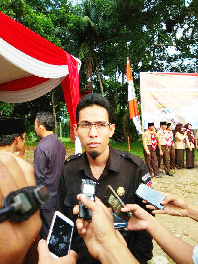 Panwaslu Jambi Tertibkan Peraga Kampanye Stiker Mobil