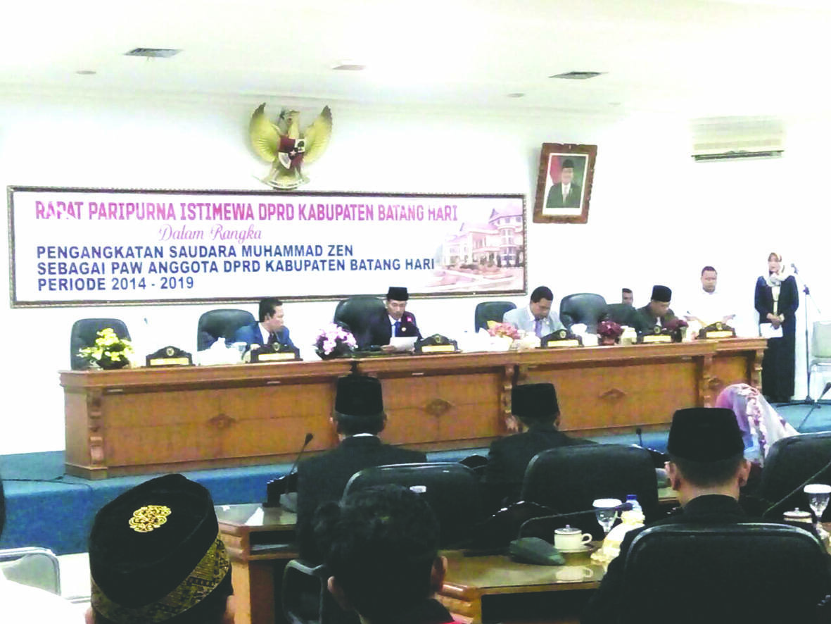 Paripurna Istimewah, M Zen Resmi Dilantik Menjadi Anggota DPRD Batanghari