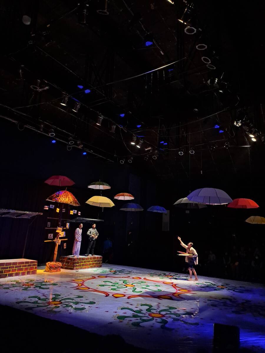 Payung Terakhir Teater Tonggak Beri Pesan Menohok Bagi Kita Semua