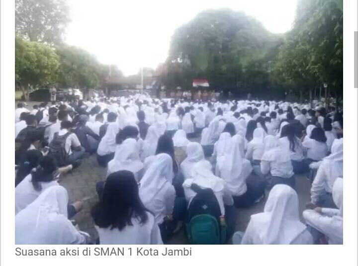 Pelajar SMANSA Jambi Mogok Belajar