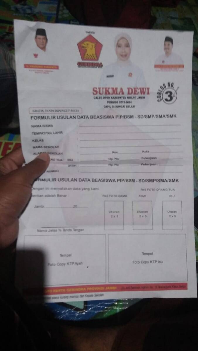 Pembagian Beasiswa oleh Caleg Gerindra Ditolak
