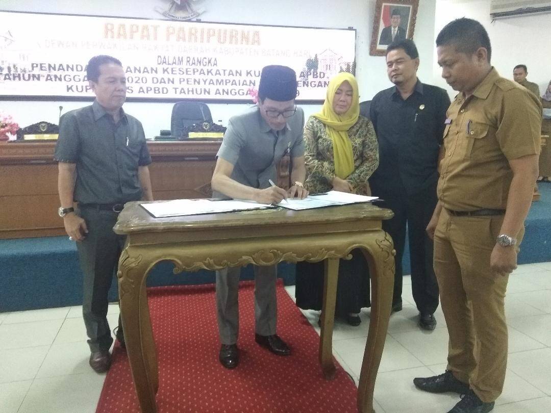 Pemerintah Dan DPRD Batanghari Teken Kesepakatan KUA-PPAS TA 2020