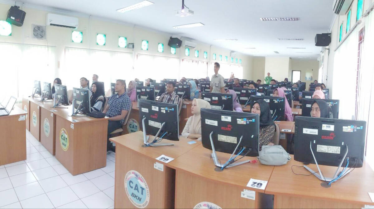 Peminat CPNS Membludak Ikuti Try Out