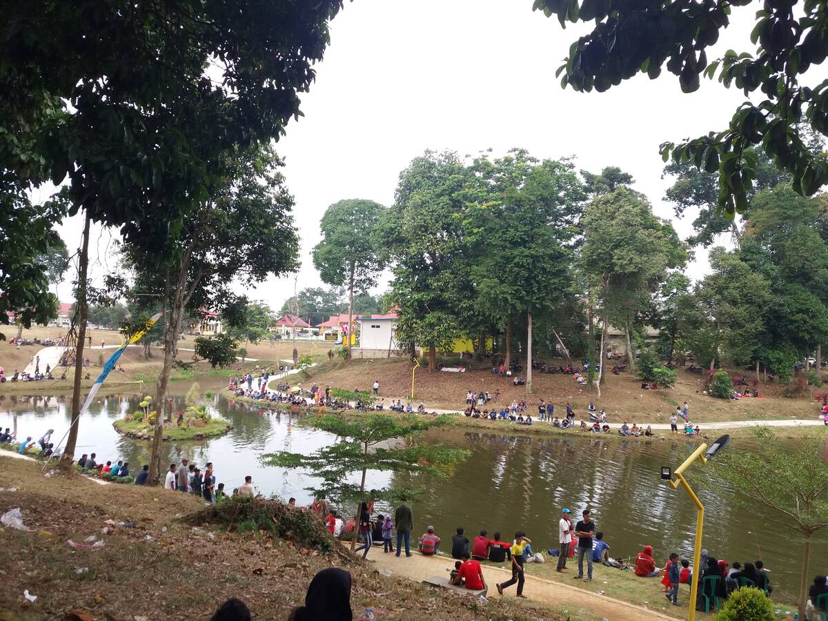 Pemkab Tanjabtim Bebaskan Masyarakat Untuk Memancing di Kolam Belakang TK Pembina