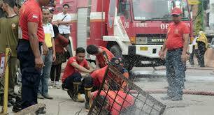 Pemkot Gotong Royong Bersihkan Drainase