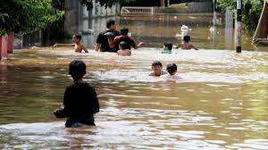 Pemkot Sungaipenuh Salurkan Bantuan Banjir
