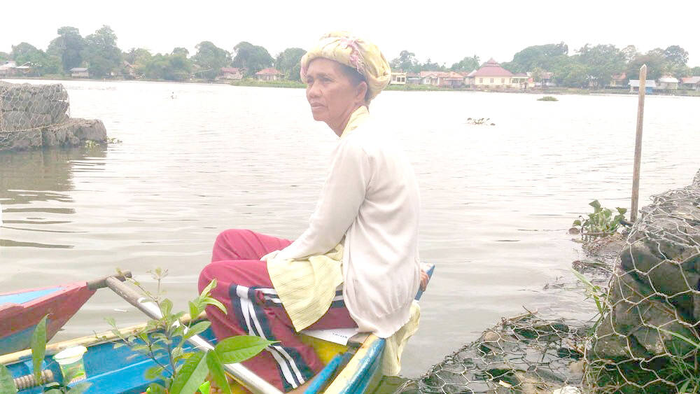 Pendapatan Ojek Perahu Di Danau Sipin Menurun