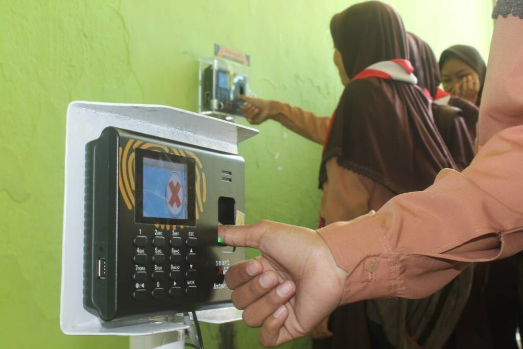 Pengadaan Absen Elektronik Molor
