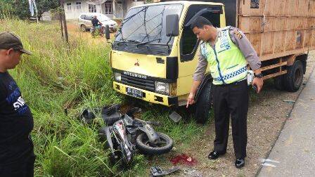 Pengendara Motor Tewas di Tabrak Truk
