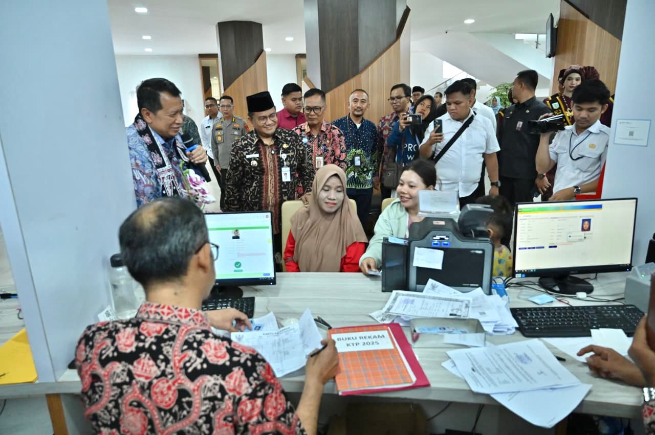 Penghargaan Bergengsi dari Kemen PANRB, Bukti Komitmen Wali Kota Maulana Tingkatkan Layanan Publik
