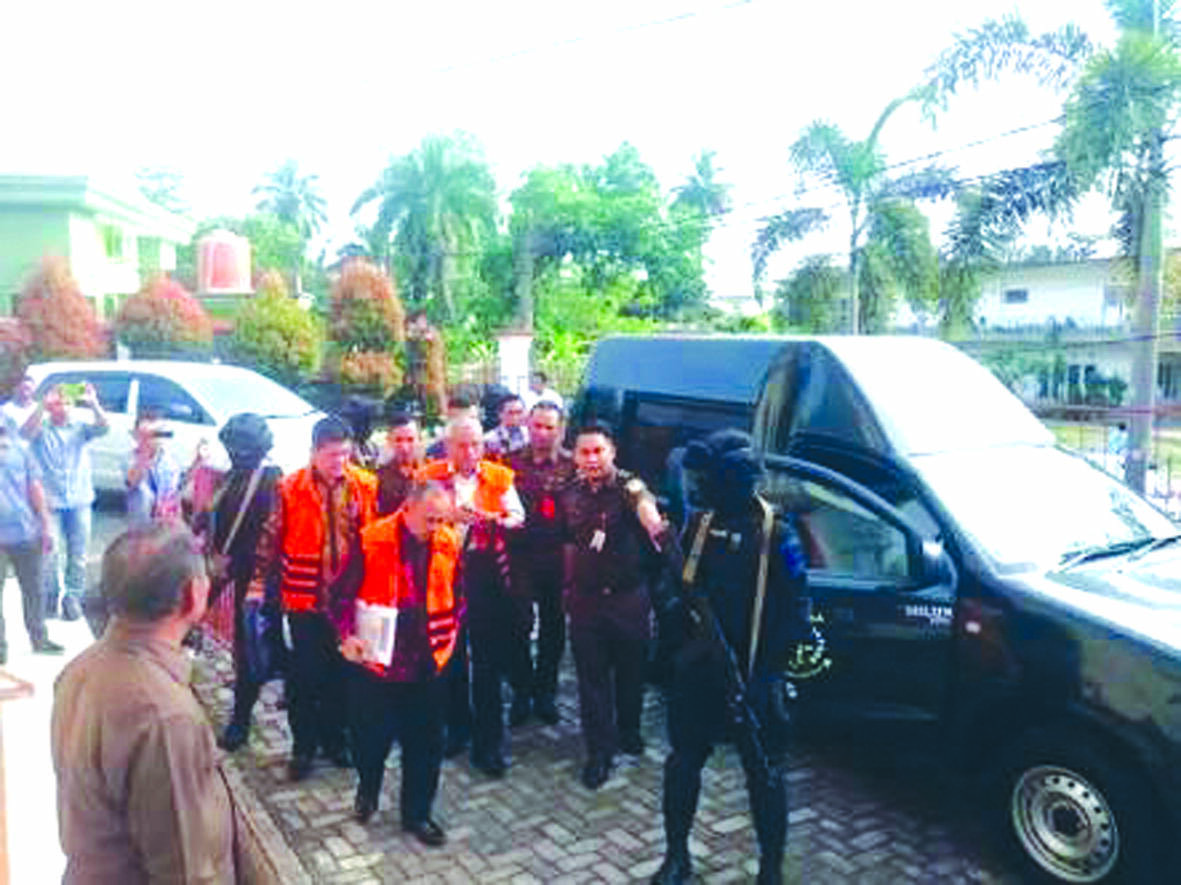 Penyidik KPK Periksa Erwan Malik Cs
