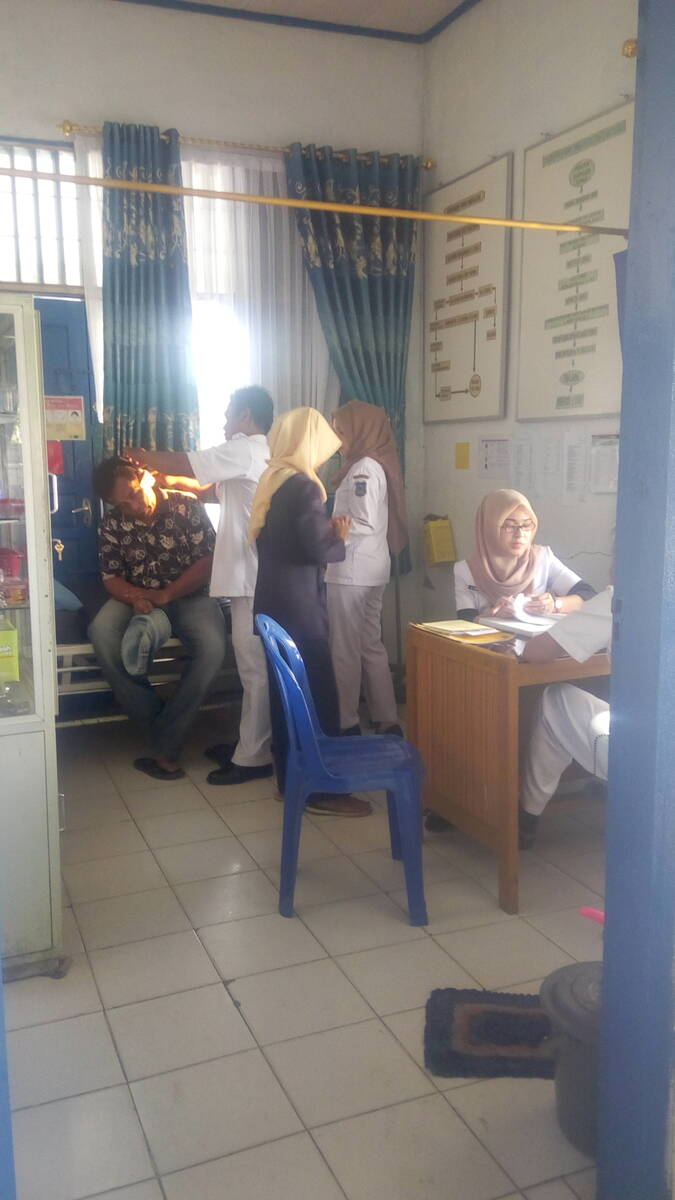 Perban Kosong, Pasien Disuruh Cari Perban Sendiri