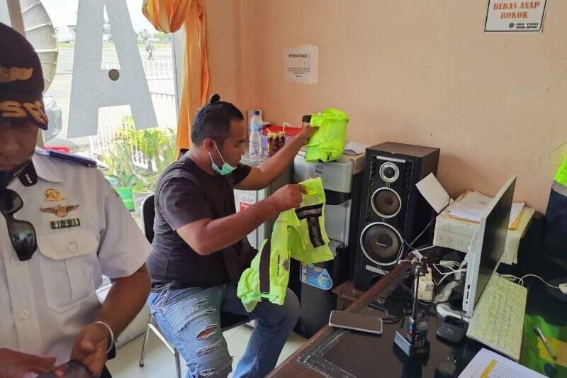 Petugas Bandara Simpan 14 Paket Ganja di Ruang Kerjanya