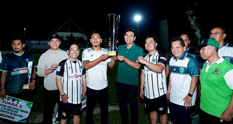 Piala Bupati Batang Hari Super Tangguh Mengajarkan Main dengan Sportif