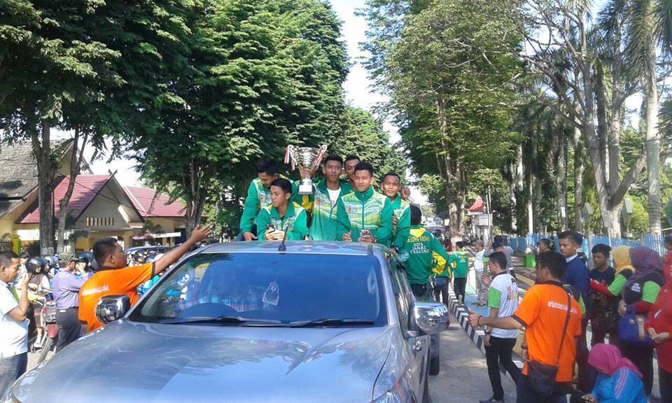Piala Gubernur Cup Diarak Keliling Kota Jambi
