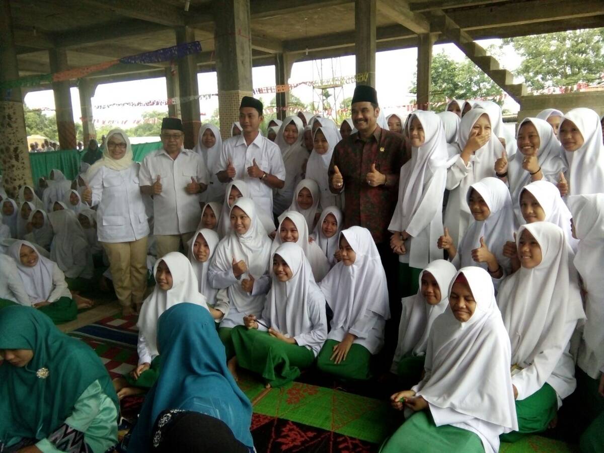 Pimpinan Komisi X DPR-RI Hadir Ditengah Santri Zulhijjah Muara Bulian