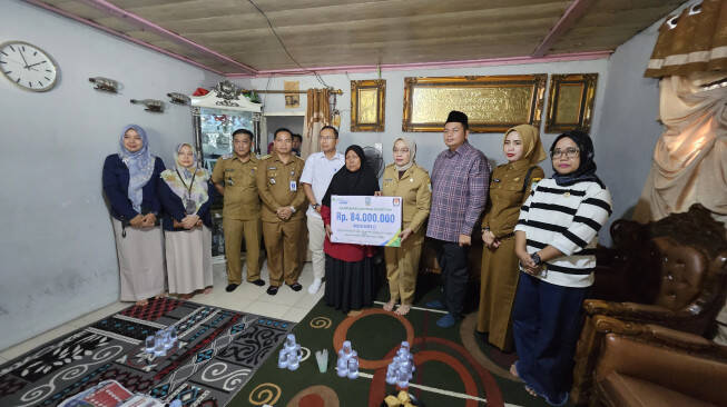 Pj Wali Kota Jambi Serahkan Santunan JKM
