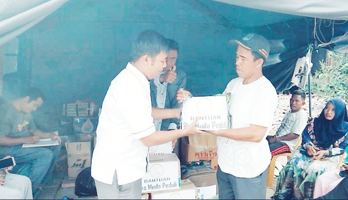 PKS Muda Peduli Bantu Korban Kebakaran