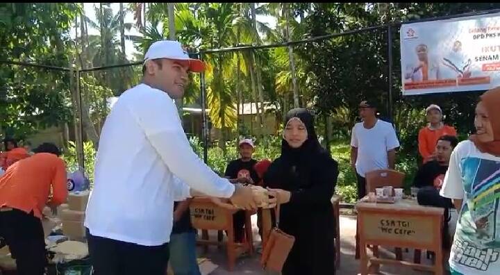 PKS Tak Akan Melupai Warga Desa Teluk Sialang
