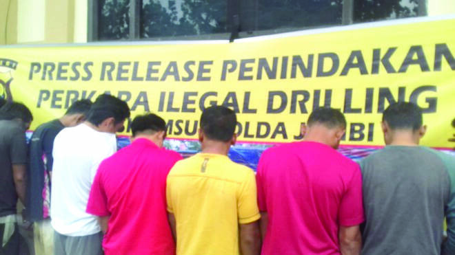 Polda Jambi Bebaskan 10 Pelaku Pengangkut Minyak &#8220;Ilegal Drilling&#8221;