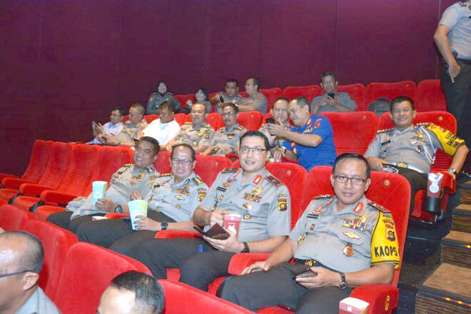 Polda Jambi dan Jajaran Gelar Nobar Film Pohon Terkenal