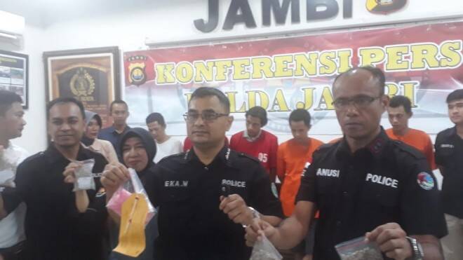 Polda Jambi Tetapkan Enam Tersangka Kasus 2.270 Butir Ekstasi