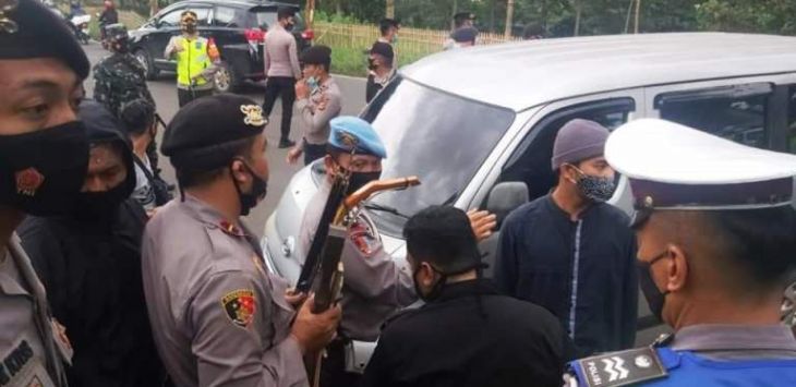 Polisi Amankan 6 Santri Pembawa Busur dan Anak Panah