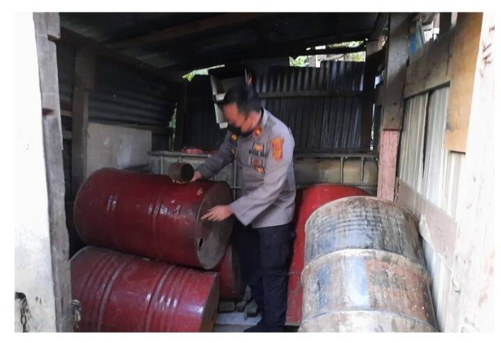 Polisi Grebek Gudang Minyak Ilegal, Diduga Diedarkan ke Pedagang Pertamini Kota Jambi
