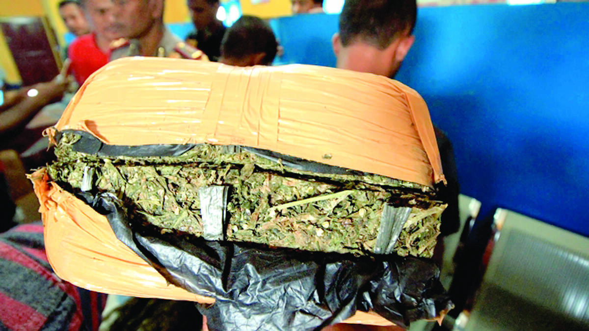Polisi Tangkap Pemuda Simpan Ganja Dalam Botol